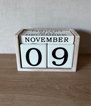Calendario decorativo de madera