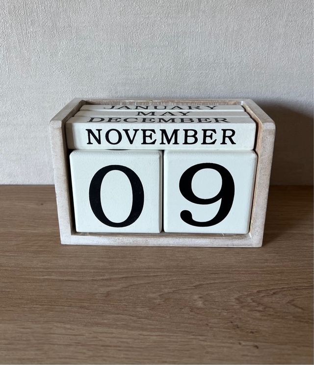 Calendario decorativo de madera