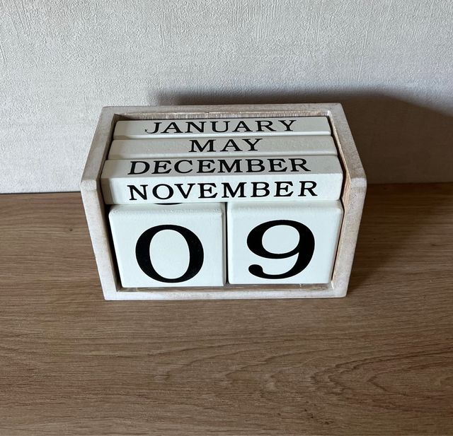 Calendario decorativo de madera