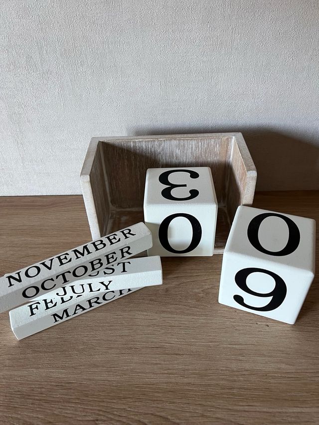 Calendario decorativo de madera