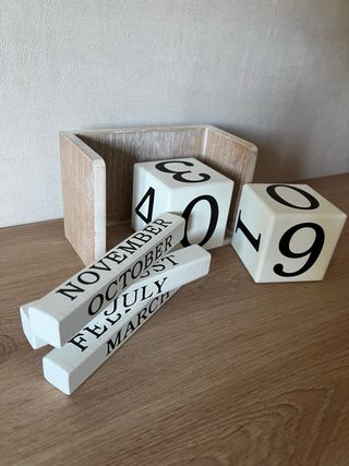 Calendario decorativo de madera