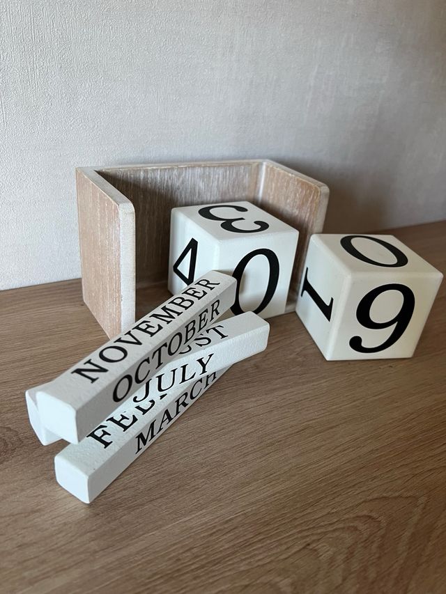 Calendario decorativo de madera