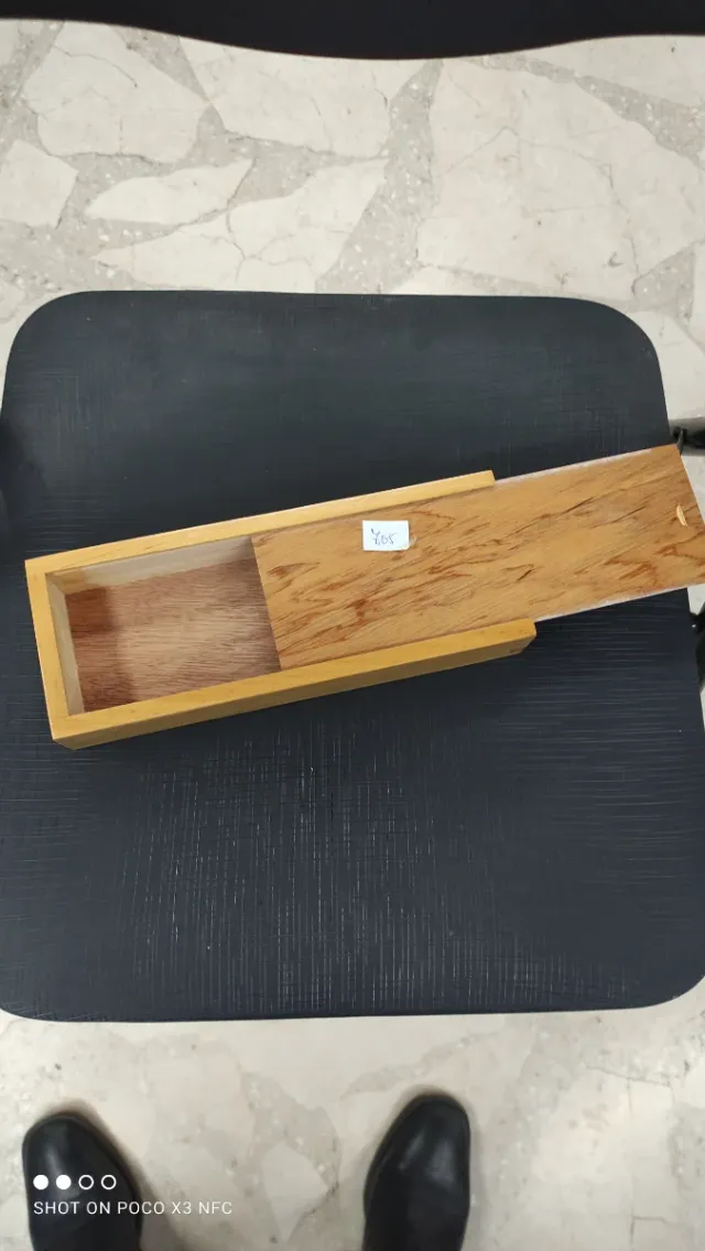 Estuche de madera con tapa corredera