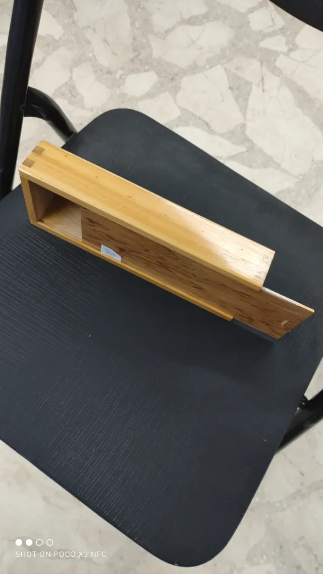 Estuche de madera con tapa corredera