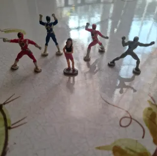 12 mini personaggi di 3/4 cm da collezione