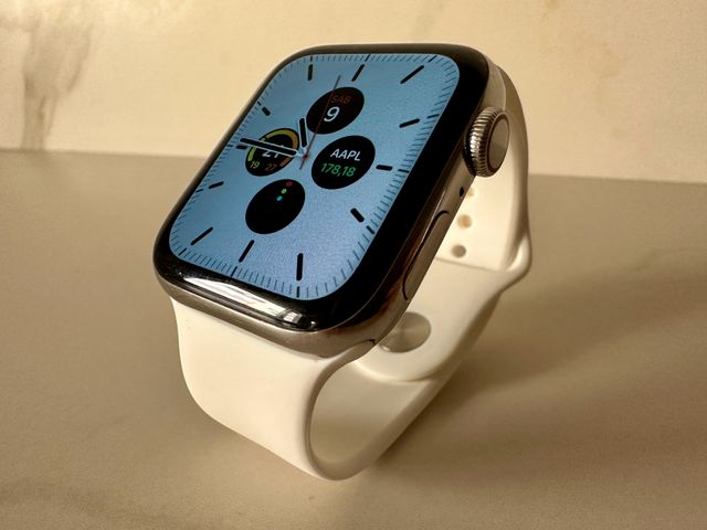Profilo Top | Serie 5 Acciaio Apple Watch 44mm