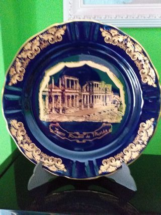 Plato decorativo azul y dorado
