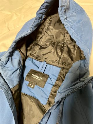 Cazadora azul con capucha - PULL & BEAR