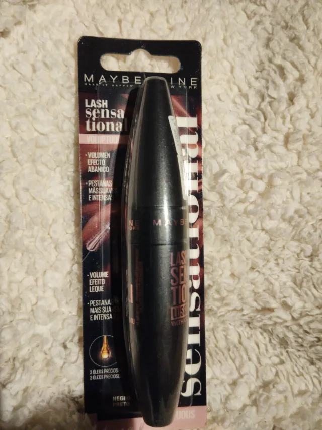 Maybelline Lash Sensational Voluptuous Negro