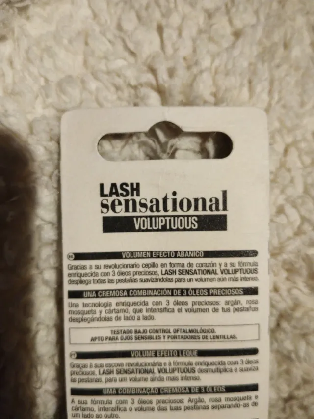 Maybelline Lash Sensational Voluptuous Negro