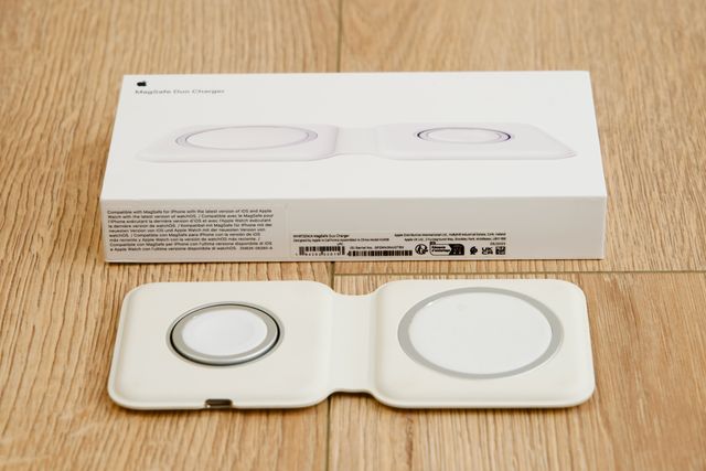 Profilo Top | Caricabatterie MagSafe Duo Apple