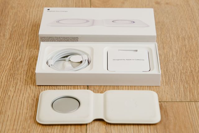 Profilo Top | Caricabatterie MagSafe Duo Apple