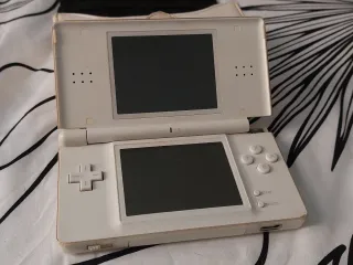 Nintendo DS Lite da riparare + Animal Crossing