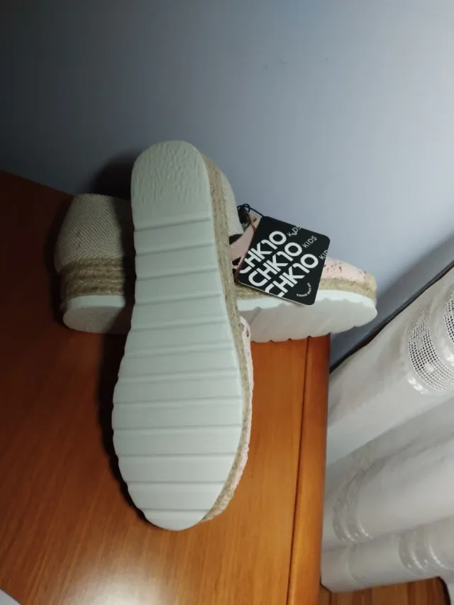 Sandalias mujer ganchillo suela goma y esparto.