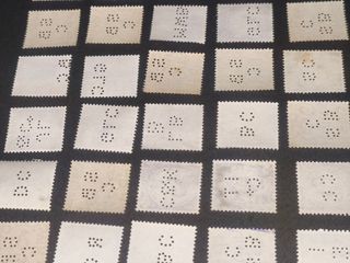 Elisabetta II - Lotto 30 Francobolli Perfin