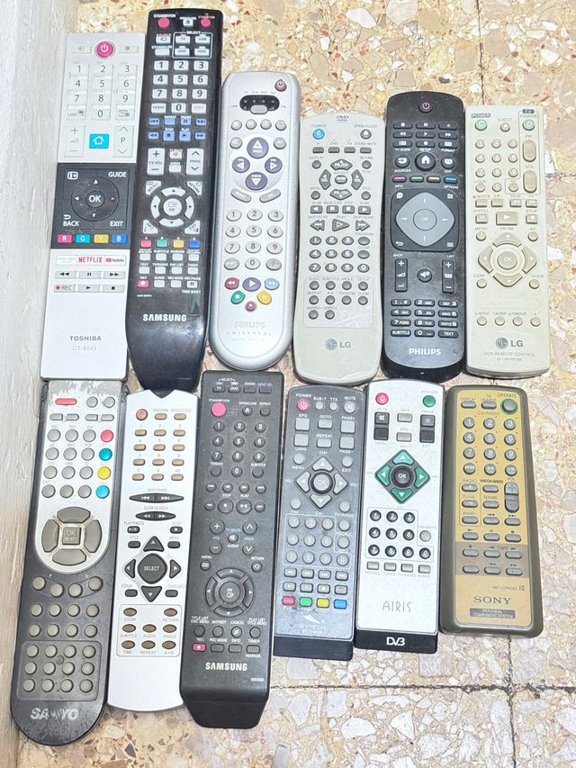 12 Telecomandi TV Universali