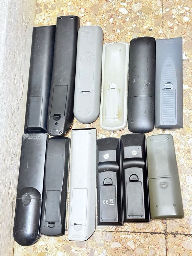 12 Telecomandi TV Universali