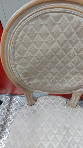 Silla estilo francés tapizada