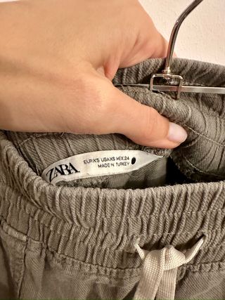 Pantalón ZARA Gris Talla XS