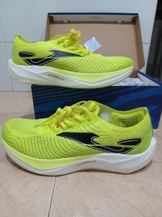 Zapatillas Joma R5000 con placa de carbono