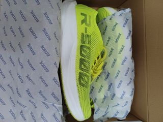 Zapatillas Joma R5000 con placa de carbono