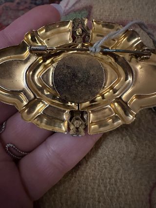 Spilla vintage con pietra verde e oro