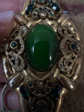 Spilla vintage con pietra verde e oro