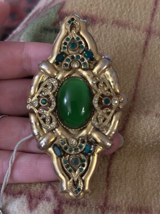 Spilla vintage con pietra verde e oro