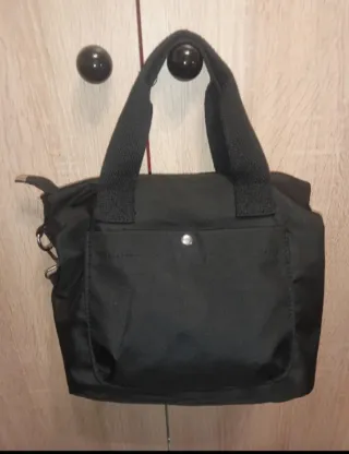 Bolso de tela negro con asas