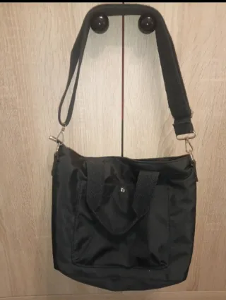 Bolso de tela negro con asas