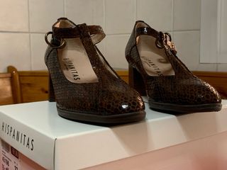 Zapatos salón Hispanitas, con hebilla talla 37