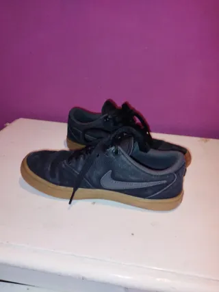 Zapatillas Nike Negras Suela Marrón