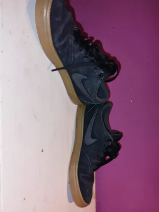 Zapatillas Nike Negras Suela Marrón