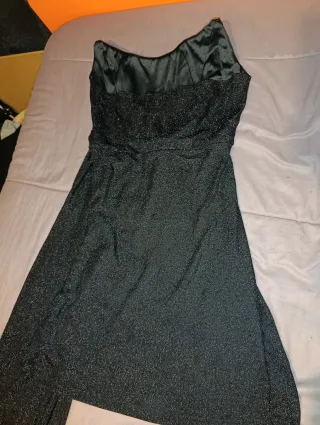 Vestido negro brillante strapless