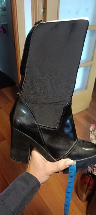 Botas altas negras con cremallera