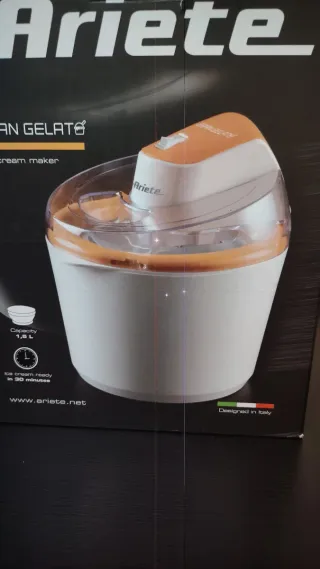 Máquina de gelados Ariete como nova