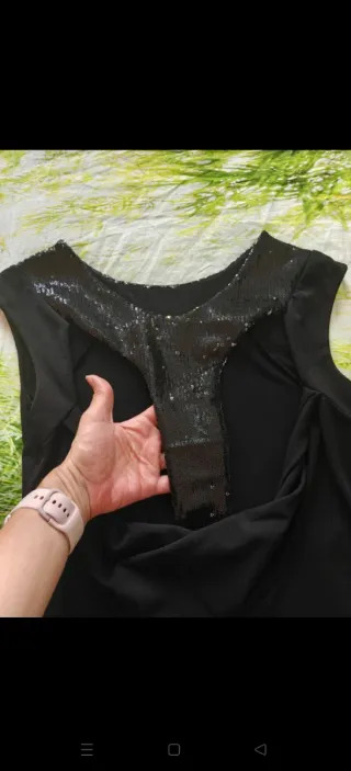 Abito tubino nero con dettagli