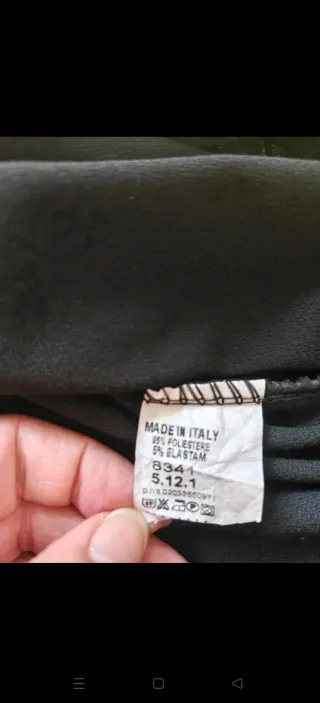 Abito tubino nero con dettagli