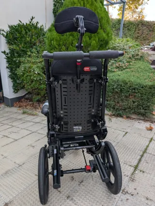 Silla de Ruedas basculante con respaldo modular