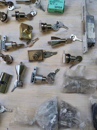 10- Panys i tancaments per a portes correderes