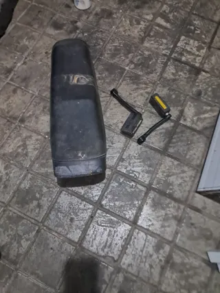 Despiece moto: asiento, guardabarros, motor