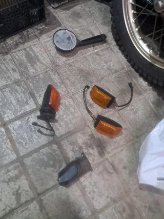 Despiece moto: asiento, guardabarros, motor