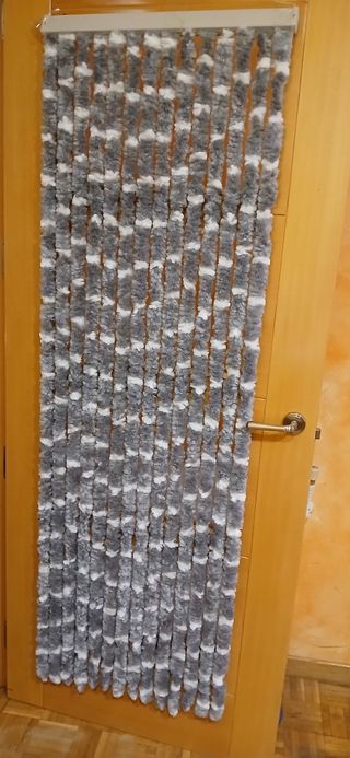 Cortina puerta caravana gris y blanca