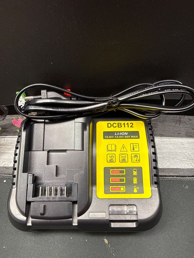 Cargador Batería DCB112 Li-Ion