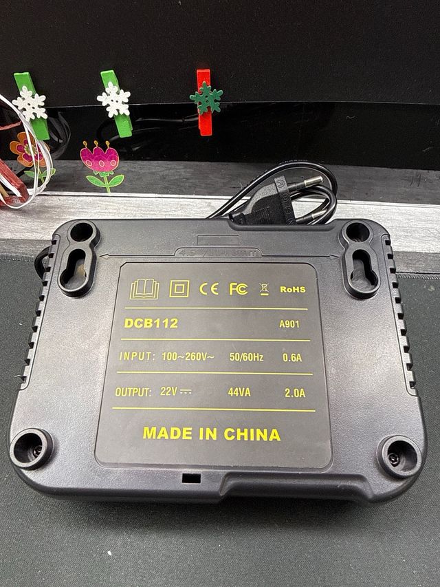 Cargador Batería DCB112 Li-Ion