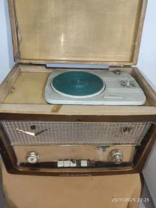 Radio Iberia Vintage Tocadiscos