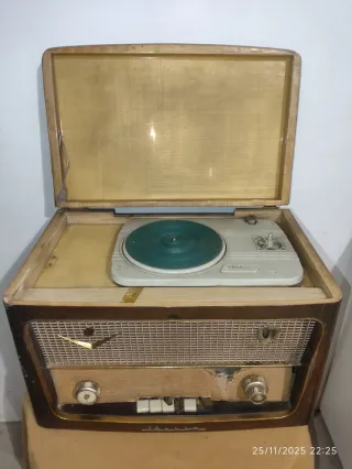 Radio Iberia Vintage Tocadiscos