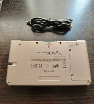 Nintendo DSi XL con juegos