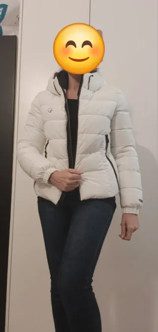 Piumino corto bianco con cappuccio