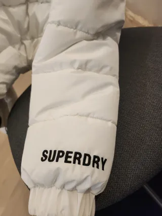 Piumino corto bianco con cappuccio